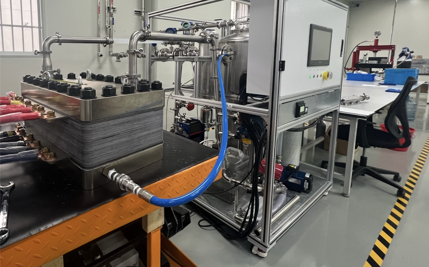 PEM 水电解槽（20–250 Nm³/h）制氢